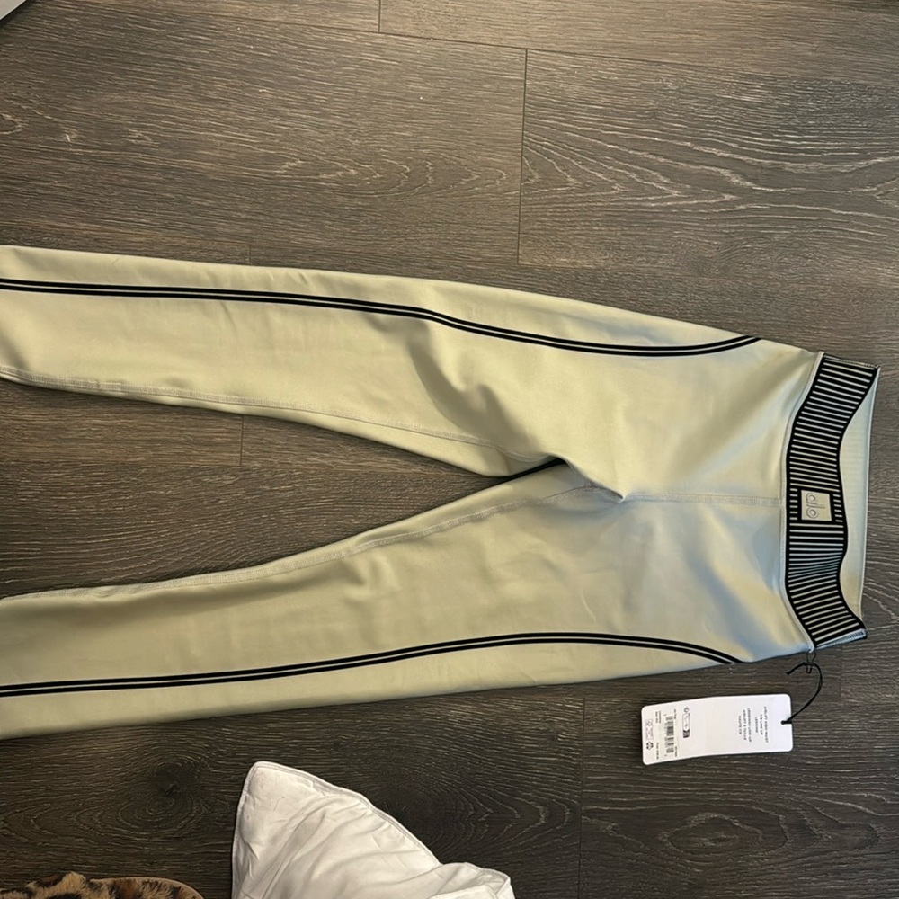 Alo yoga brand new leggings!
